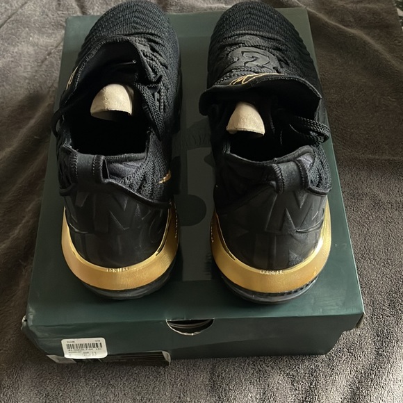 Nike 2018 Lebron 16 XVI I'm King Black Gold Sneakers for Men BQ5989-007 Size 13 - Picture 7 of 8